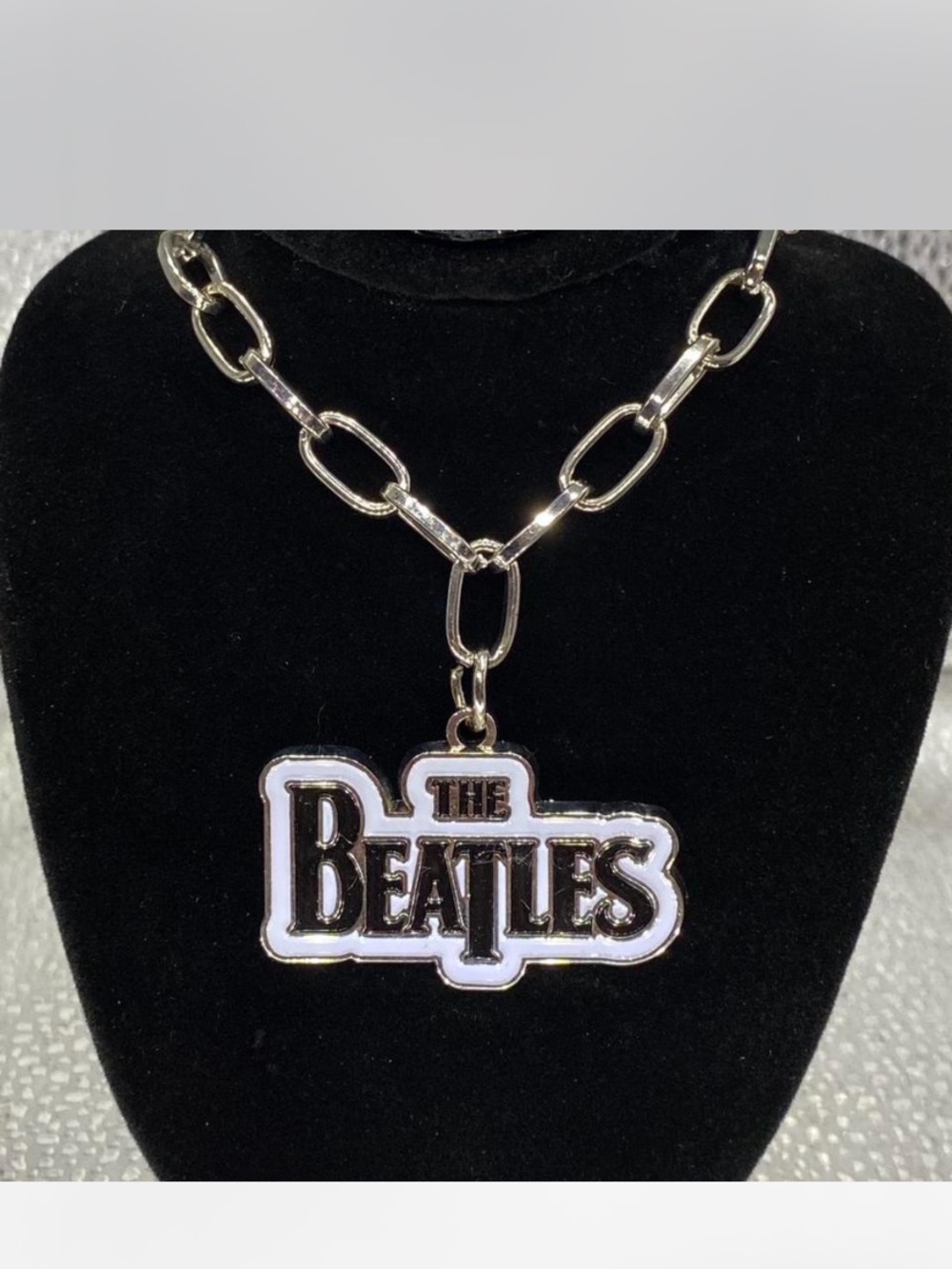 *** The Beatles  ^^^ Pendant Necklace  \ Collectors *^* Apple ***